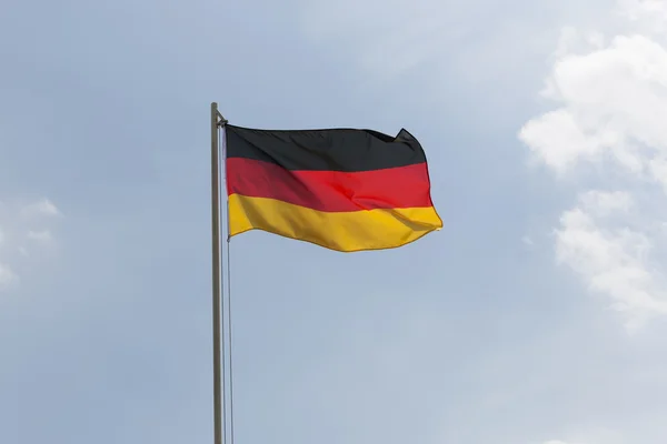 Bandera nacional de Alemania en asta de bandera — Foto de Stock