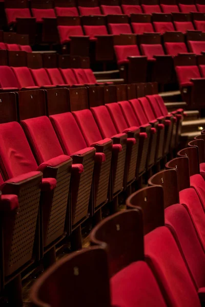 Άδεια Αίθουσα Συναυλιών Κόκκινες Καρέκλες — Φωτογραφία Αρχείου