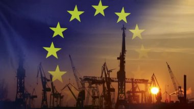 Gün batımında AB bayrağıyla sanayi kavramı