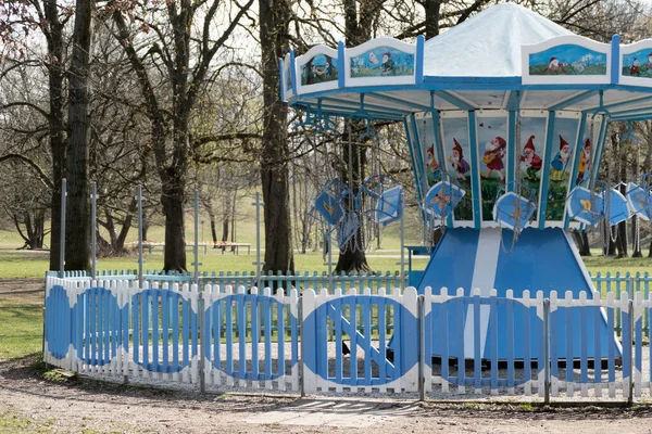 Giostra Chiusa Nel Parco Hirschgarten Monaco Baviera Germania — Foto Stock