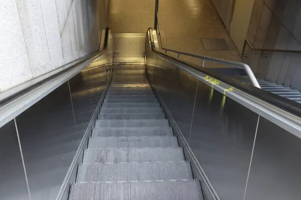 Prázdné Schodiště Eskalátor Stanici Metra — Stock fotografie