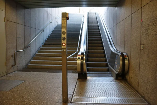 Escada Vazia Escada Rolante Uma Estação Metrô — Fotografia de Stock