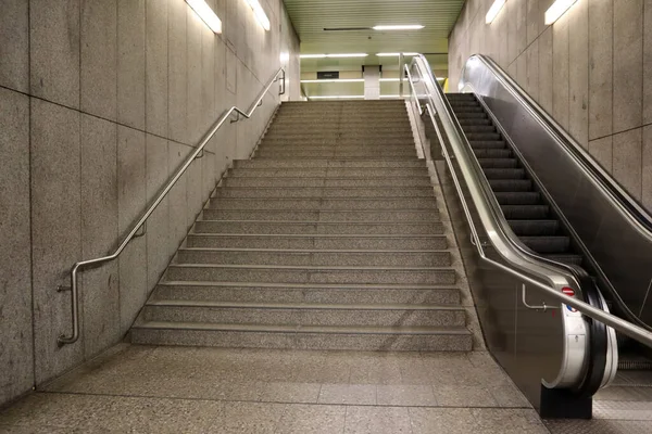 Escada Vazia Escada Rolante Uma Estação Metrô — Fotografia de Stock