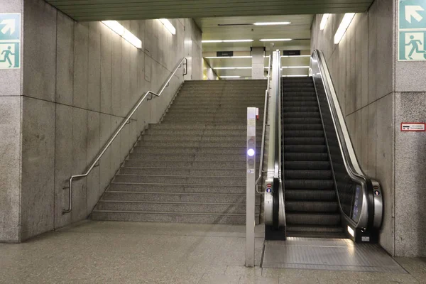 Escada Vazia Escada Rolante Uma Estação Metrô — Fotografia de Stock