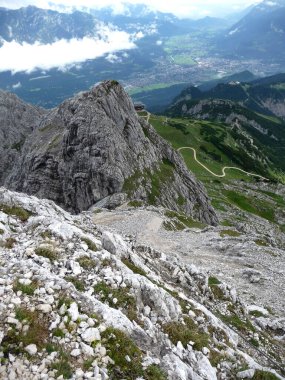 Garmisch-Partenkirchen, Bavyera, Almanya 'daki Alpspitze dağından görüntüler