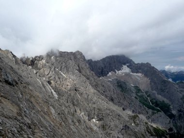 Alpspitze Dağı, Garmisch-Partenkirchen, Bavyera, Almanya 'da yaz mevsiminde ferrata yoluyla