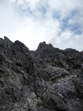 Alpspitze Dağı, Garmisch-Partenkirchen, Bavyera, Almanya 'da yaz mevsiminde ferrata yoluyla
