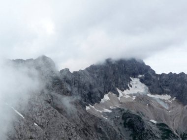 Alpspitze Dağı, Garmisch-Partenkirchen, Bavyera, Almanya 'da yaz mevsiminde ferrata yoluyla