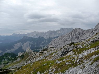 Garmisch-Partenkirchen, Bavyera, Almanya 'da Ferrata Dağı üzerinden Alpspitze 