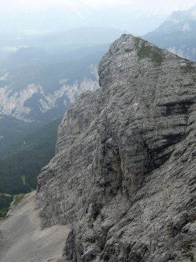 Garmisch-Partenkirchen, Bavyera, Almanya 'da Ferrata Dağı üzerinden Alpspitze 