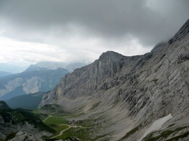 Ferrata Dağı üzerinden Alpspitze Kötü hava koşulları ile, Bavyera, Almanya