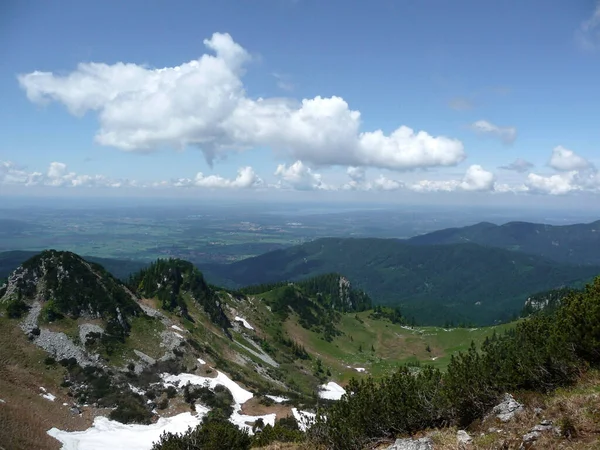 春のドイツバイエルン州の山Benediktenwandで山のパノラマ — ストック写真