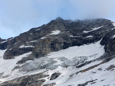 Berlin yüksek yolu, Avusturya Tyrol 'da Zillertal Alpleri