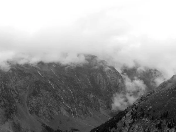 Berlínská Hlavní Cesta Zillertal Alps Tyrolsku Rakousko Špatnými Povětrnostními Podmínkami — Stock fotografie