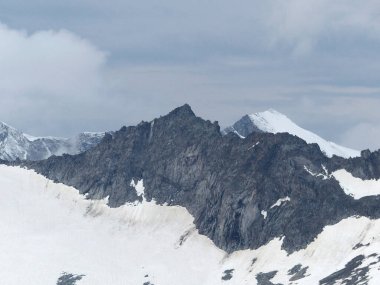 Berlin yüksek yolu, Avusturya Tyrol 'da Zillertal Alpleri