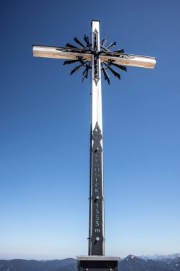 İlkbaharda Almanya, Bavyera 'da Brauneck dağının zirvesi