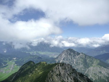 Ammergau Alpleri 'nde dağ yürüyüşü, Tyrol, Avusturya