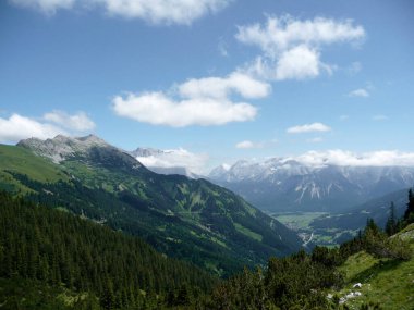 Ammergau Alpleri 'nde dağ yürüyüşü, Tyrol, Avusturya