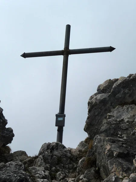 Summit Cross Montanha Ettaler Mandl Nos Alpes Baviera Alemanha Inverno — Fotografia de Stock