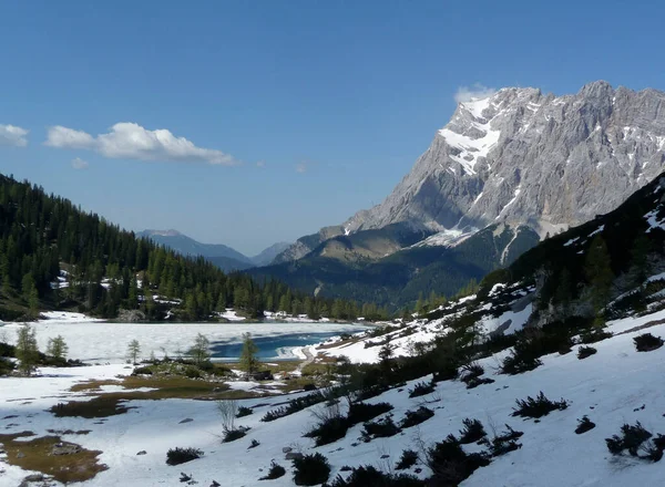 Horská Turistická Trasa Jezeru Seebensee Zugspitze Tyrolsko Rakousko — Stock fotografie