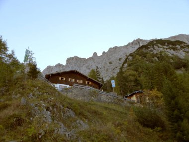 Mittenwalder Hutte kulübesi Heinrich-Noe-Steig, Ferrata, Karwendel, Bavyera, Almanya