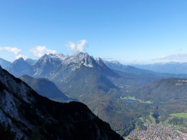 Heinrich-Noe-Steig ferrata üzerinden Karwendelspitze Dağı, Bavyera, Almanya