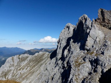Heinrich-Noe-Steig ferrata üzerinden Karwendelspitze Dağı, Bavyera, Almanya