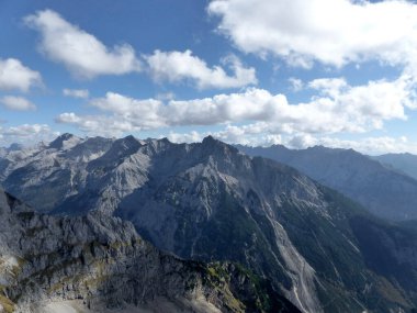 Heinrich-Noe-Steig ferrata üzerinden Karwendelspitze Dağı, Bavyera, Almanya