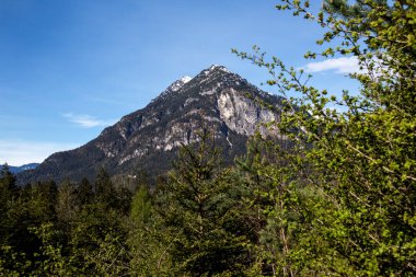 Bahar zamanı Almanya 'nın Bavyera Alplerinde Kramerspitze Dağı