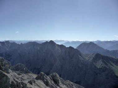 Jubilaumsgrat 'ta dağ manzarası, Zugspitze Dağı, Almanya