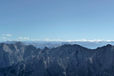 Jubilaumsgrat 'ta dağ manzarası, Zugspitze Dağı, Almanya
