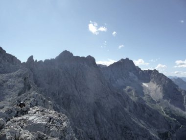 Jubilaumsgrat 'ta dağ manzarası, Zugspitze Dağı, Almanya