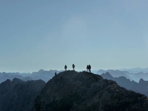 Turysta Trasie Wspinaczkowej Jubilaumsgrat Góry Zugspitze Niemcy — Zdjęcie stockowe
