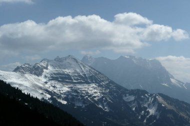 Avusturya 'nın Tyrol kentindeki Kohlbergspitze dağında yürüyüş turu