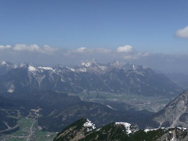 Avusturya 'nın Tyrol kentindeki Kohlbergspitze dağında yürüyüş turu