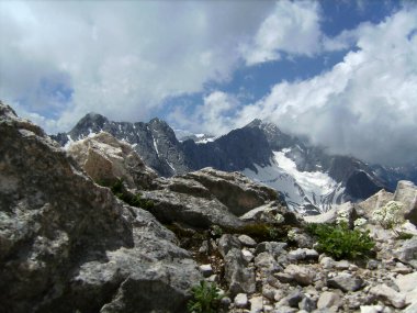 Ferrata üzerinden Alpspitze Garmisch-Partenkirchen, Bavyera, Almanya bahar zamanı