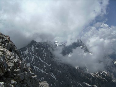 Ferrata üzerinden Alpspitze Garmisch-Partenkirchen, Bavyera, Almanya bahar zamanı