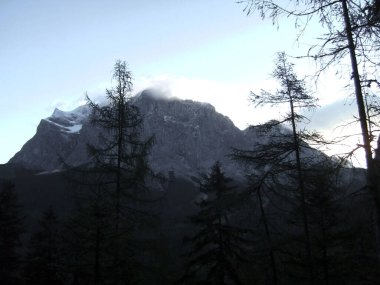 Yaz mevsiminde Seebensee, Tajakopf Dağı, Tyrol, Avusturya 'daki yüksek dağ kıyısındaki Ferrata Vadisi.