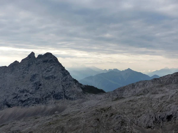 Περιήγηση Ορειβασία Στην Καλύβα Meilerhuette Στη Βαυαρία Γερμανία Την Άνοιξη — Φωτογραφία Αρχείου