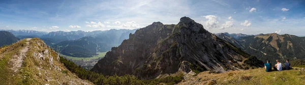 Пешеходный Тур Гору Крамершпитце Бавария Германия Летом — стоковое фото