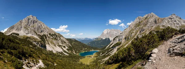 Bergpanorama Seebensee Zugspitze Tirol Österreich Sommer Stockbild