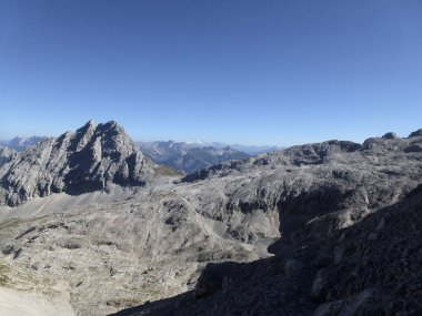 Dağ yürüyüşü turu Partenkirchner Dreitorspitze Dağı, Bavyera, Almanya