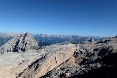 Dağ yürüyüşü turu Partenkirchner Dreitorspitze Dağı, Bavyera, Almanya