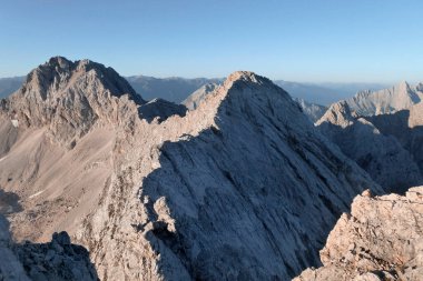 Dağ yürüyüşü turu Partenkirchner Dreitorspitze Dağı, Bavyera, Almanya