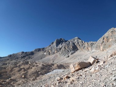 Dağ yürüyüşü turu Partenkirchner Dreitorspitze Dağı, Bavyera, Almanya