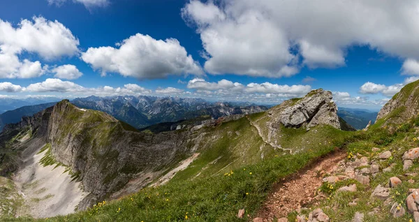 オーストリアのチロルにある山HochissからRofan山へのパノラマビュー夏 — ストック写真