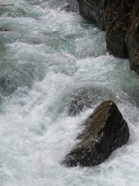 Sonbaharda Bavyera, Almanya 'da Canyon Partnachklamm