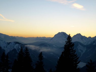 Pleisenspitze dağına kış yürüyüşü turu, Tyrol, Avusturya