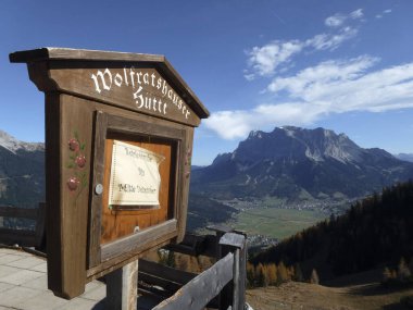 Wolfratshausen kulübesi Pleisspitze dağına yürüyüş turunda, Tyrol, Avusturya