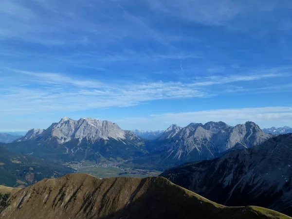 Excursión Montaña Pleisspitze Vista Montaña Zugspitze Tirol Austria —  Fotos de Stock